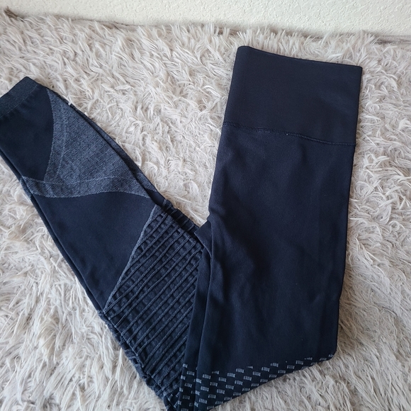 Spanx Look At Me Now Seamless Moto Leggings in Blue Women's Size Small - Picture 3 of 10